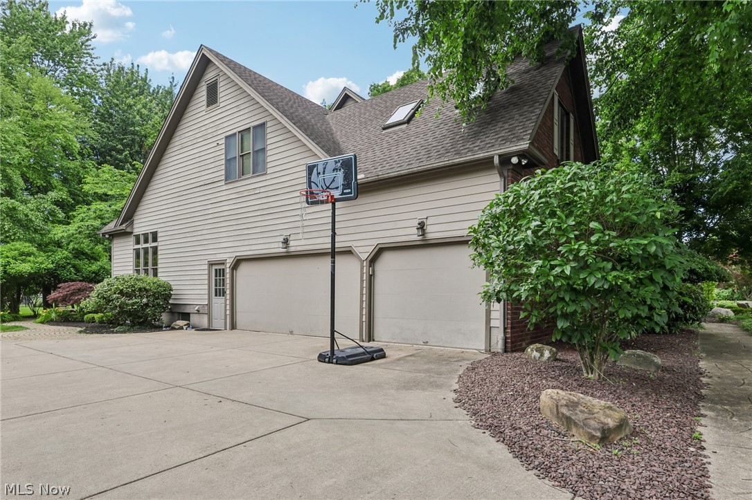 8615 Raintree Run Poland OH 44514