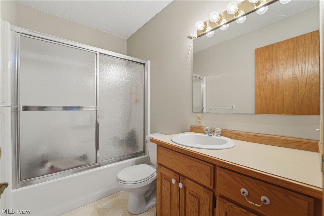 28 Lake Park Road Conneaut OH 44030