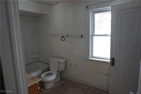 1088 Packard Drive Akron OH 44320