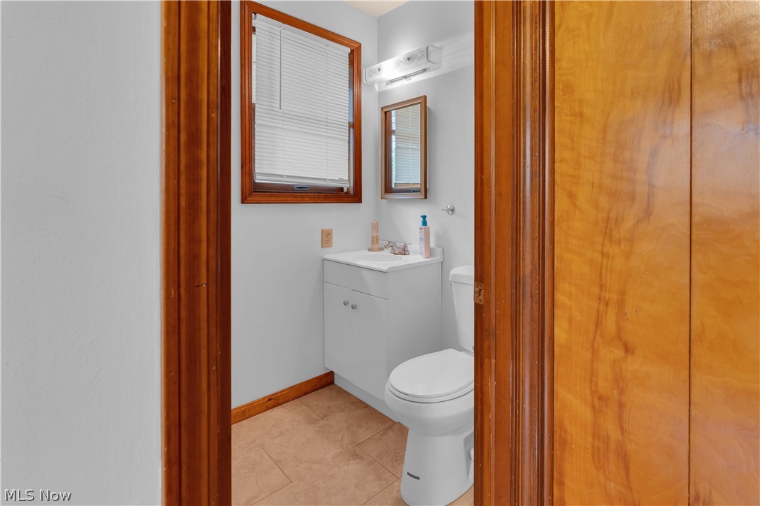 306 S Colonial Drive Cortland OH 44410