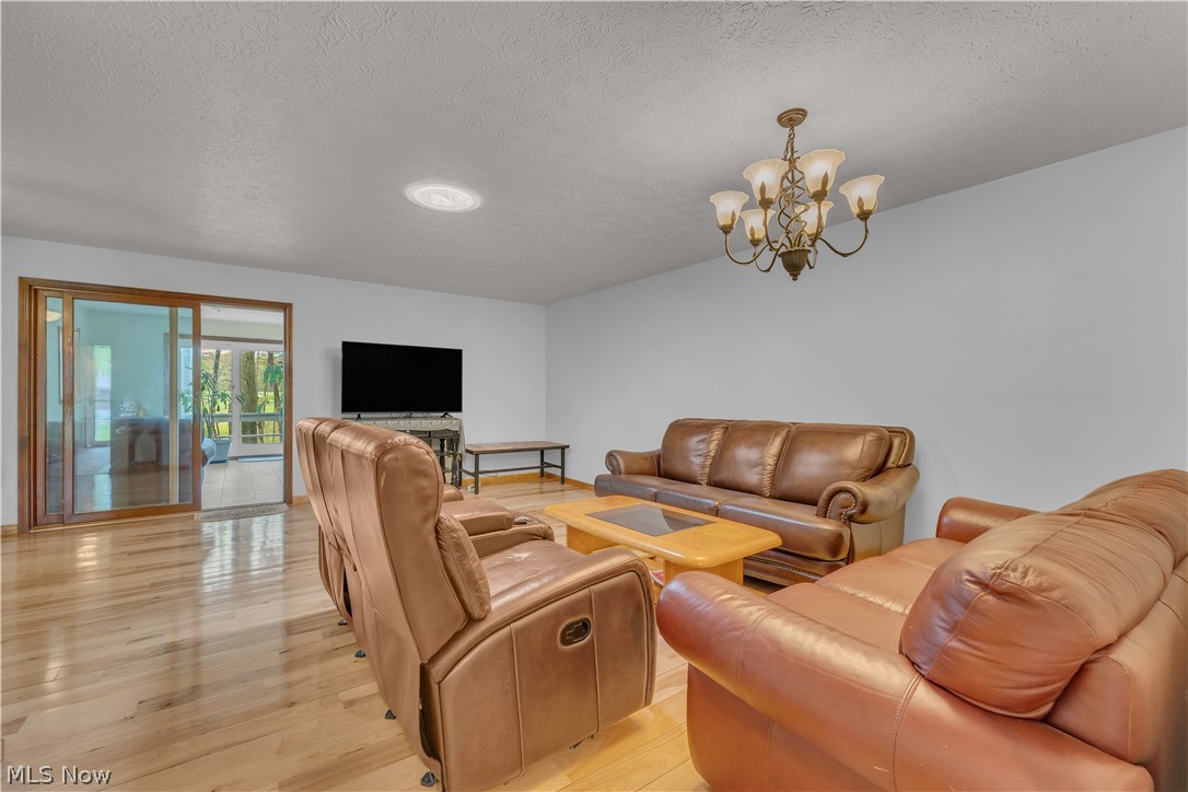 306 S Colonial Drive Cortland OH 44410