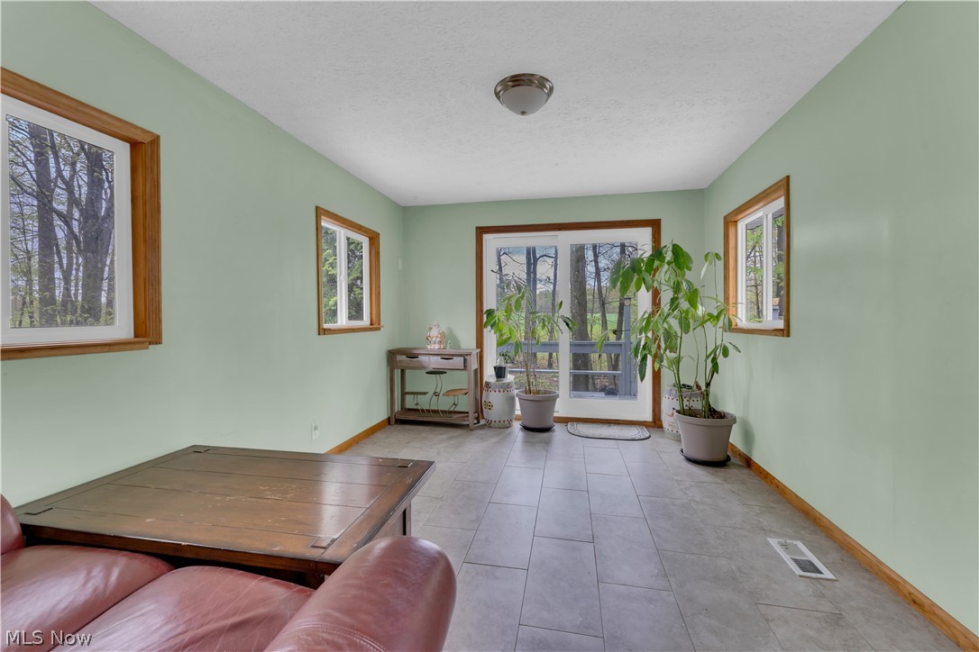 306 S Colonial Drive Cortland OH 44410