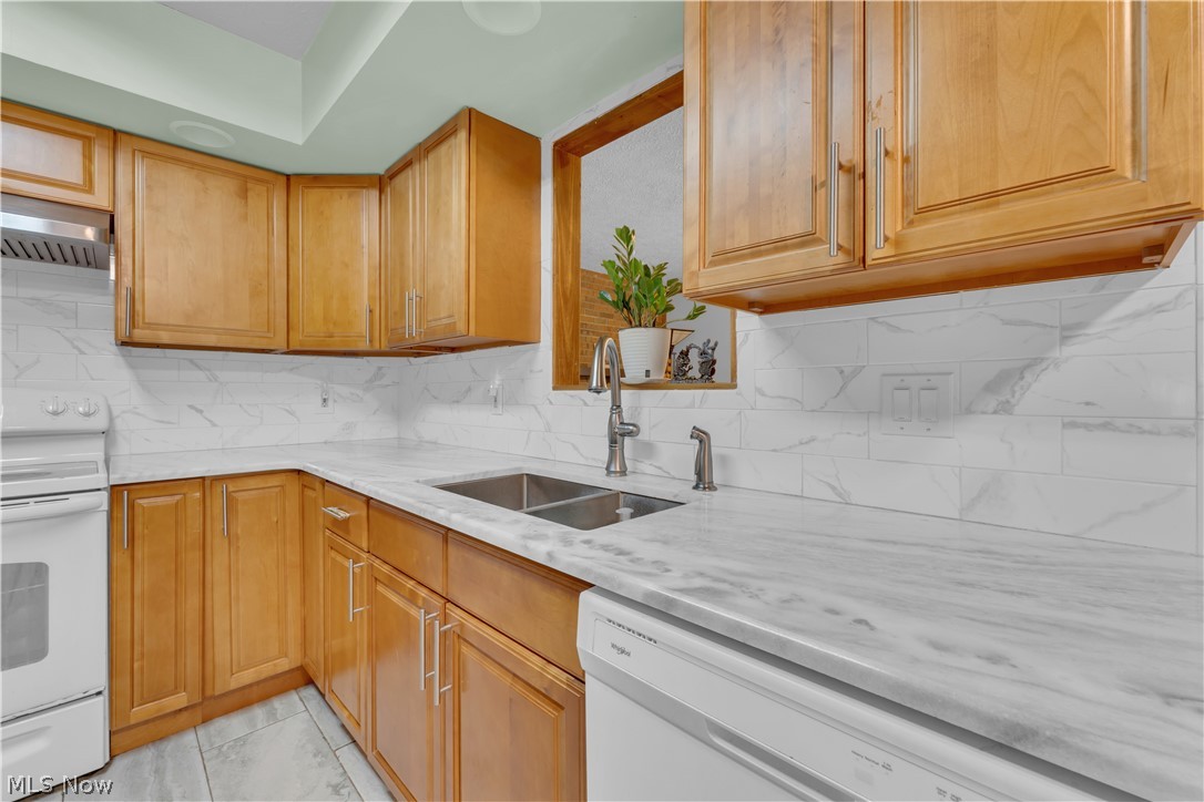 306 S Colonial Drive Cortland OH 44410