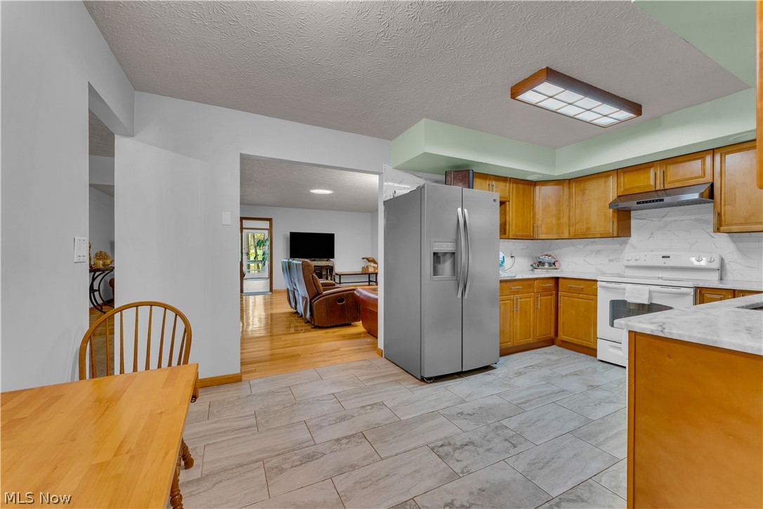 306 S Colonial Drive Cortland OH 44410
