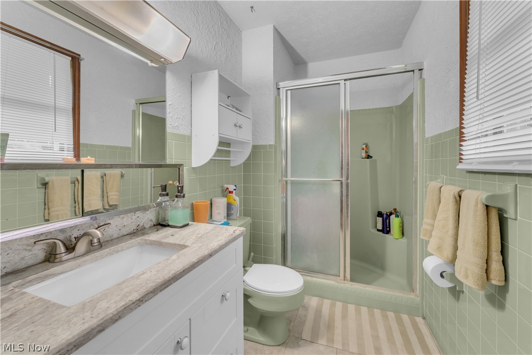 306 S Colonial Drive Cortland OH 44410