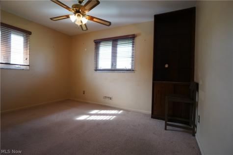 7239 Oakwood Road Parma OH 44130