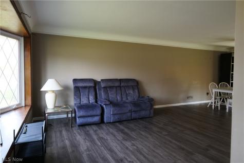 7239 Oakwood Road Parma OH 44130