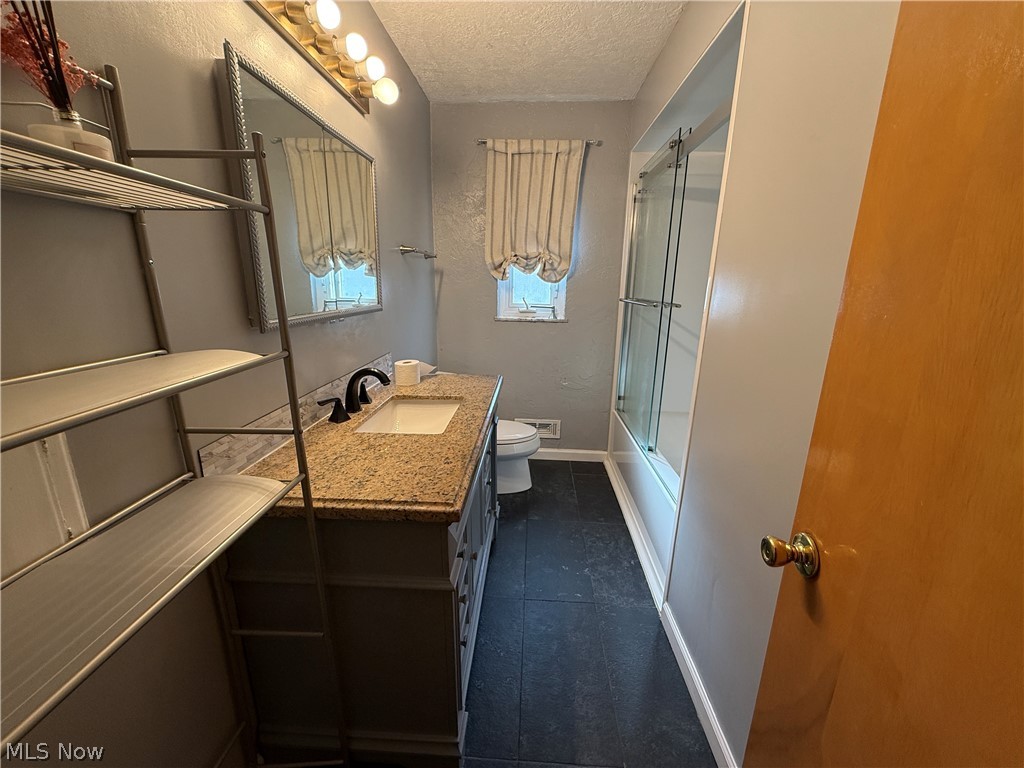 7239 Oakwood Road Parma OH 44130