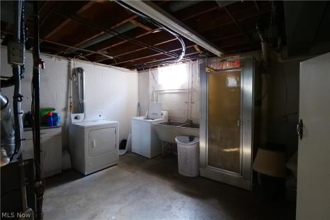 7239 Oakwood Road Parma OH 44130