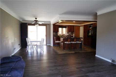 7239 Oakwood Road Parma OH 44130