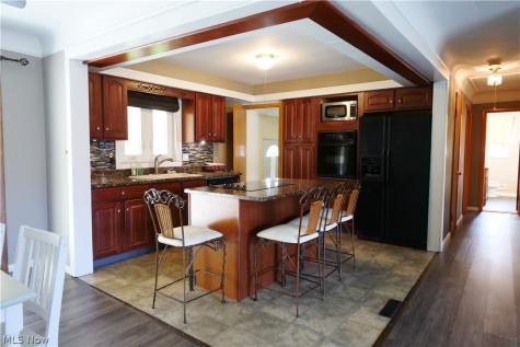 7239 Oakwood Road Parma OH 44130