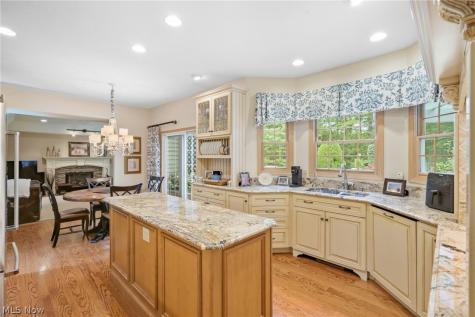 8650 Treetop Trail Broadview Heights OH 44147