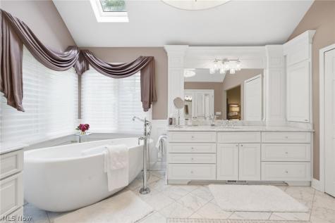 8650 Treetop Trail Broadview Heights OH 44147