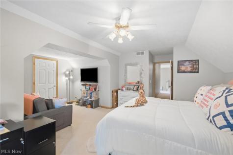8650 Treetop Trail Broadview Heights OH 44147
