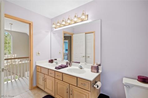 8650 Treetop Trail Broadview Heights OH 44147