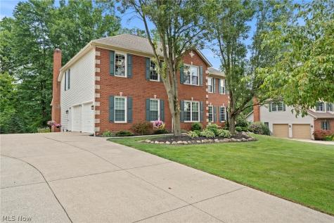 215 Beaumont Trail Aurora OH 44202