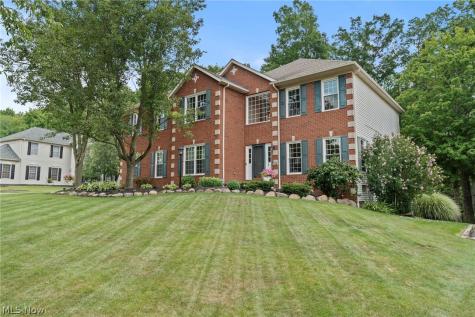 215 Beaumont Trail Aurora OH 44202