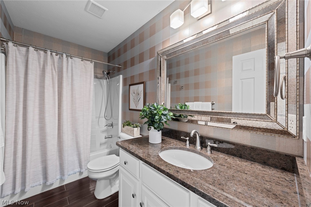 215 Beaumont Trail Aurora OH 44202