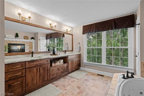 215 Beaumont Trail Aurora OH 44202