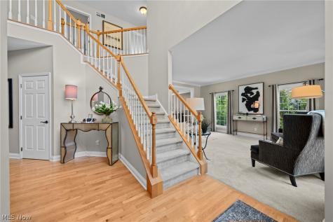 215 Beaumont Trail Aurora OH 44202