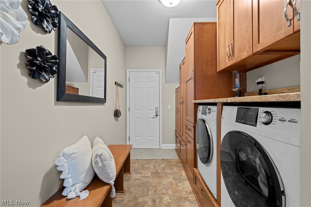 215 Beaumont Trail Aurora OH 44202