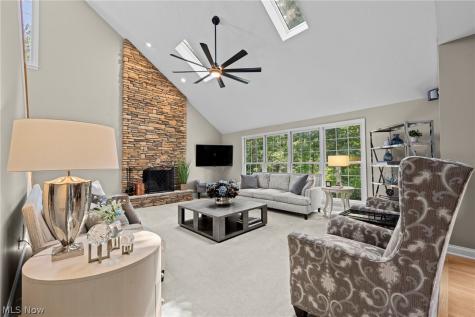 215 Beaumont Trail Aurora OH 44202