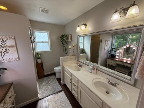 320 Kent Street Wellington OH 44090