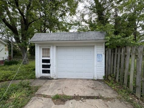 1379 E 219th Street Euclid OH 44117