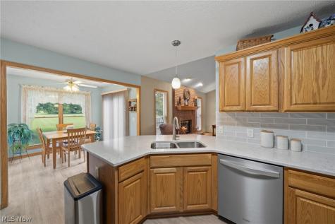 2274 Lake Center Street NW Uniontown OH 44685