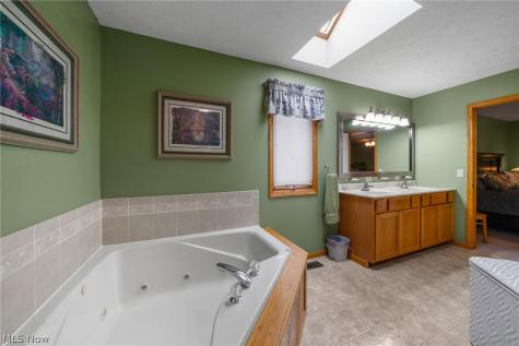 2274 Lake Center Street NW Uniontown OH 44685