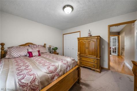 2274 Lake Center Street NW Uniontown OH 44685