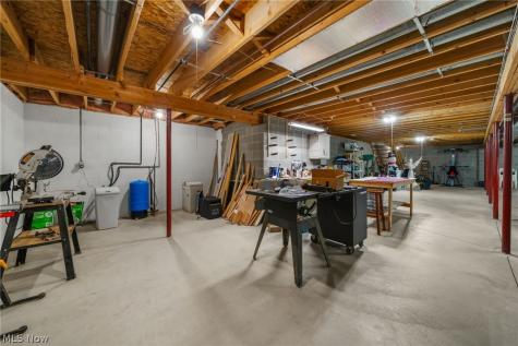 2274 Lake Center Street NW Uniontown OH 44685