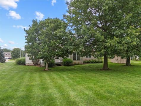 2274 Lake Center Street NW Uniontown OH 44685