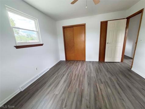 7090 Hillridge Avenue NE Canton OH 44721