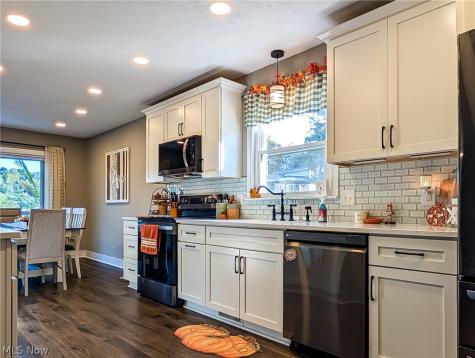 546 E Mohawk Drive Malvern OH 44644