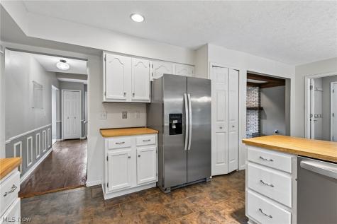 16980 S Meadows Circle Strongsville OH 44136