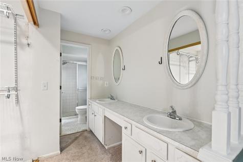 16980 S Meadows Circle Strongsville OH 44136