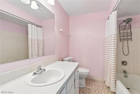 16980 S Meadows Circle Strongsville OH 44136
