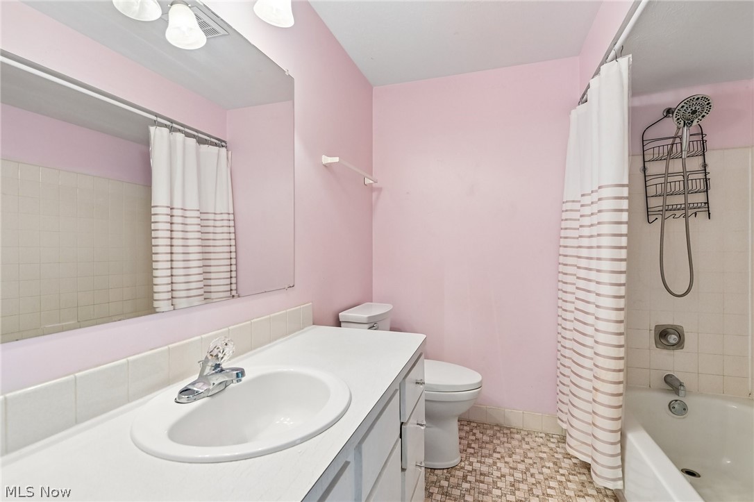 16980 S Meadows Circle Strongsville OH 44136