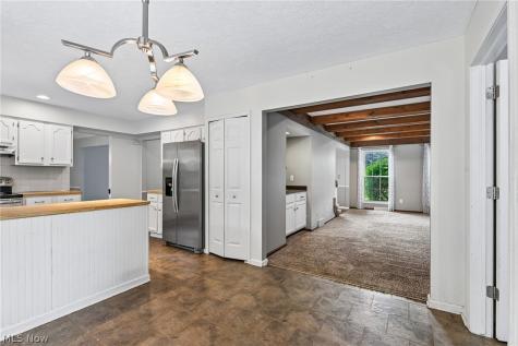 16980 S Meadows Circle Strongsville OH 44136