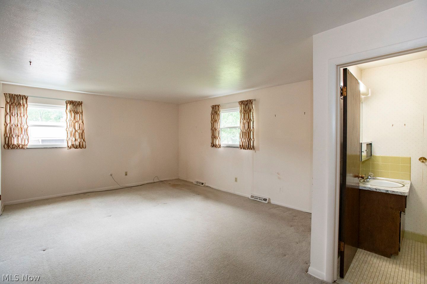 6869 Chadbourne Drive North Olmsted OH 44070