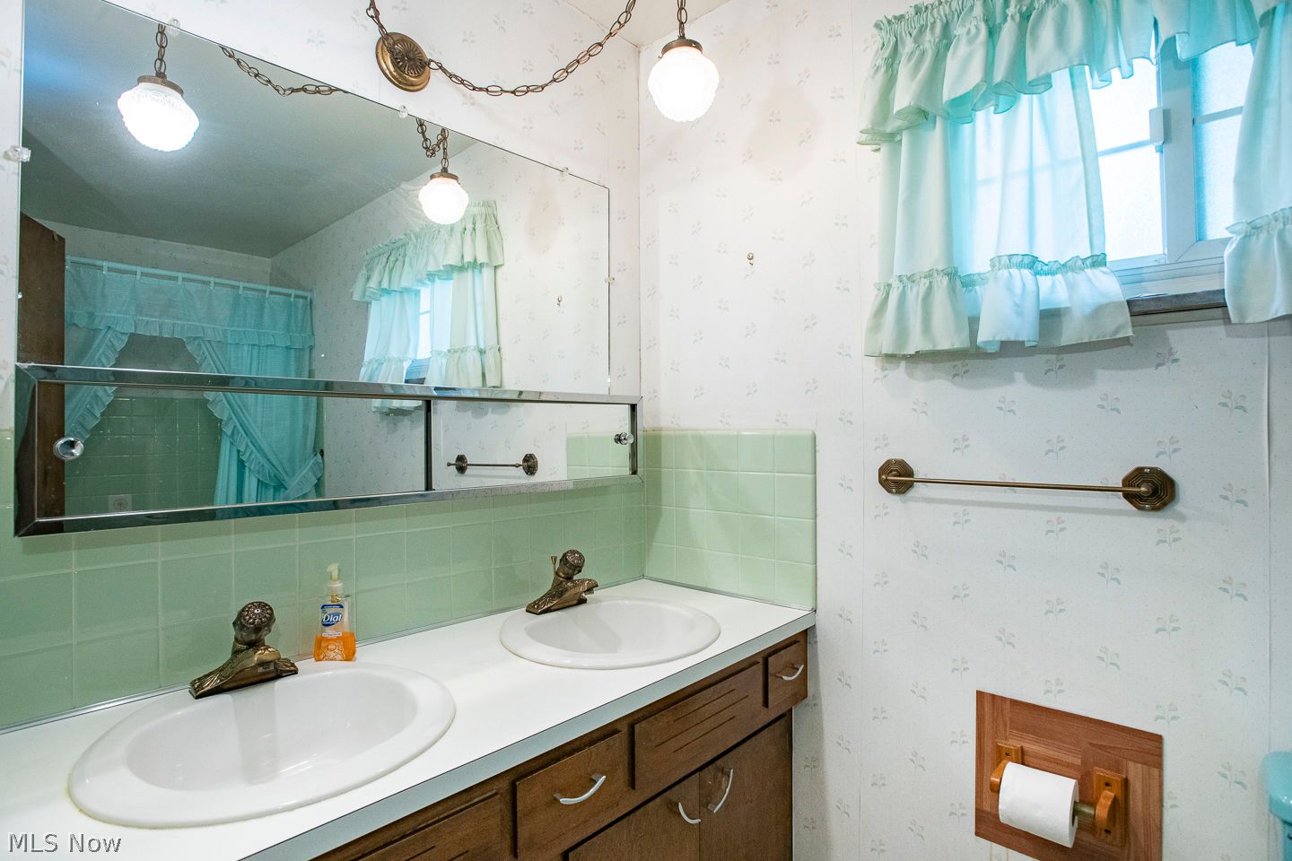6869 Chadbourne Drive North Olmsted OH 44070