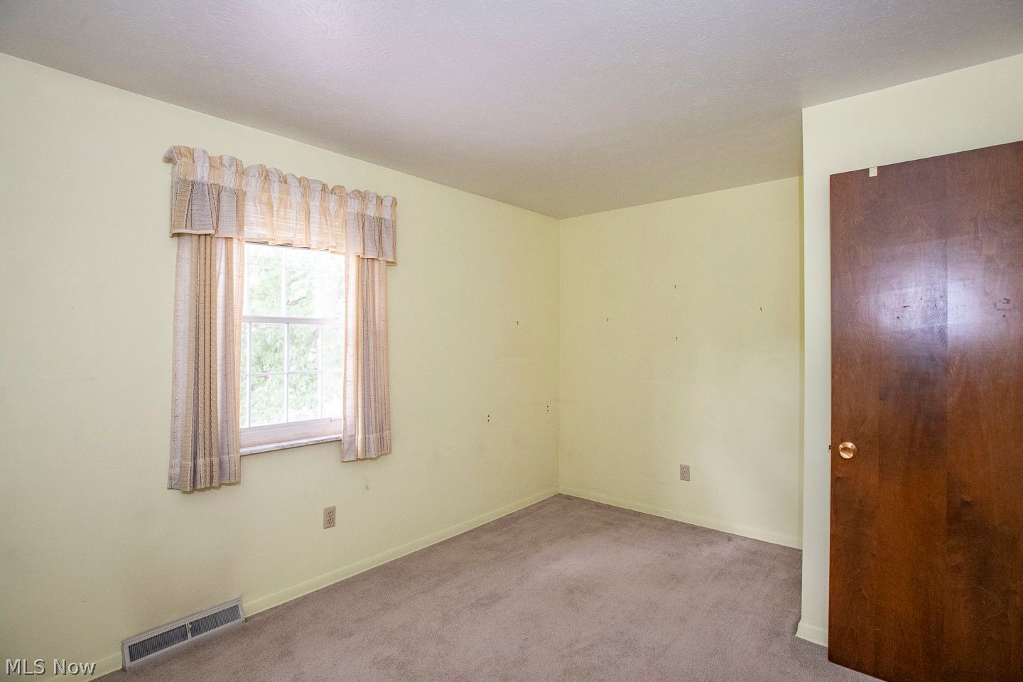 6869 Chadbourne Drive North Olmsted OH 44070