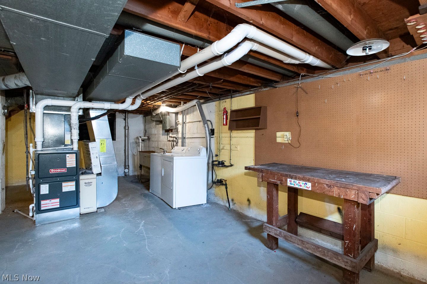 6869 Chadbourne Drive North Olmsted OH 44070