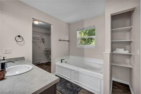 196 Olivet Avenue Akron OH 44319