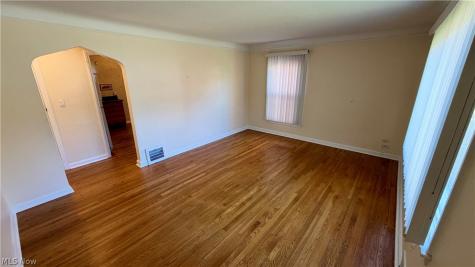 1584 Winchester Road Lyndhurst OH 44124