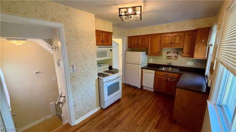 1584 Winchester Road Lyndhurst OH 44124