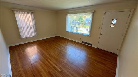 1584 Winchester Road Lyndhurst OH 44124