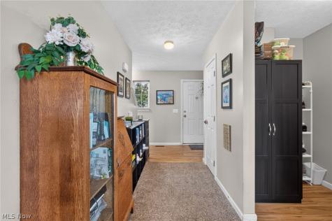 2698 Dutch Circle NE Canton OH 44721