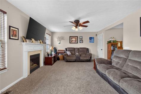 2698 Dutch Circle NE Canton OH 44721